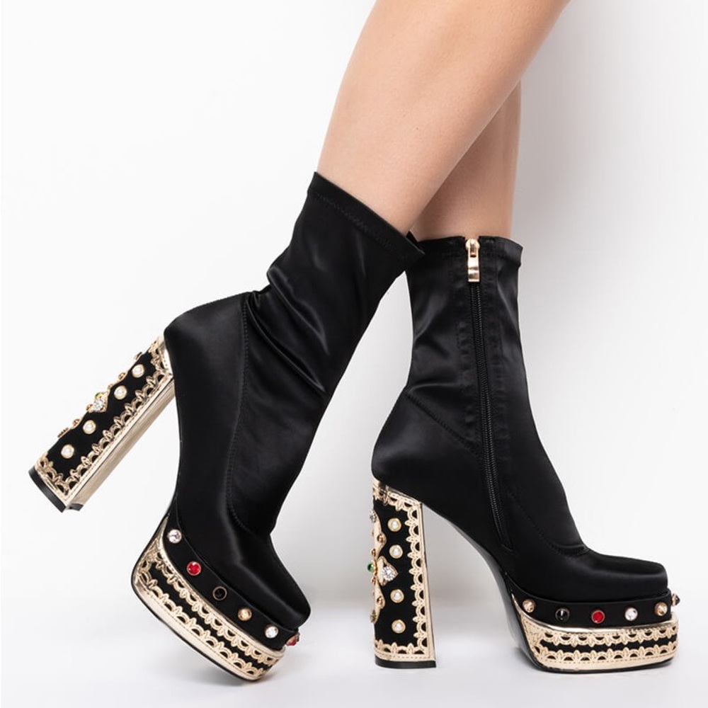 Azalea Wang NEW In Box Elegant Black and Gold Platform Boots